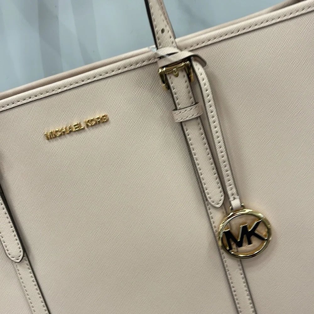 MICHAEL KORS
Jet Set Travel Lg Top Zip Shoulder Tote Saffiano Leather
Pwdr Blush - Picture 2 of 16